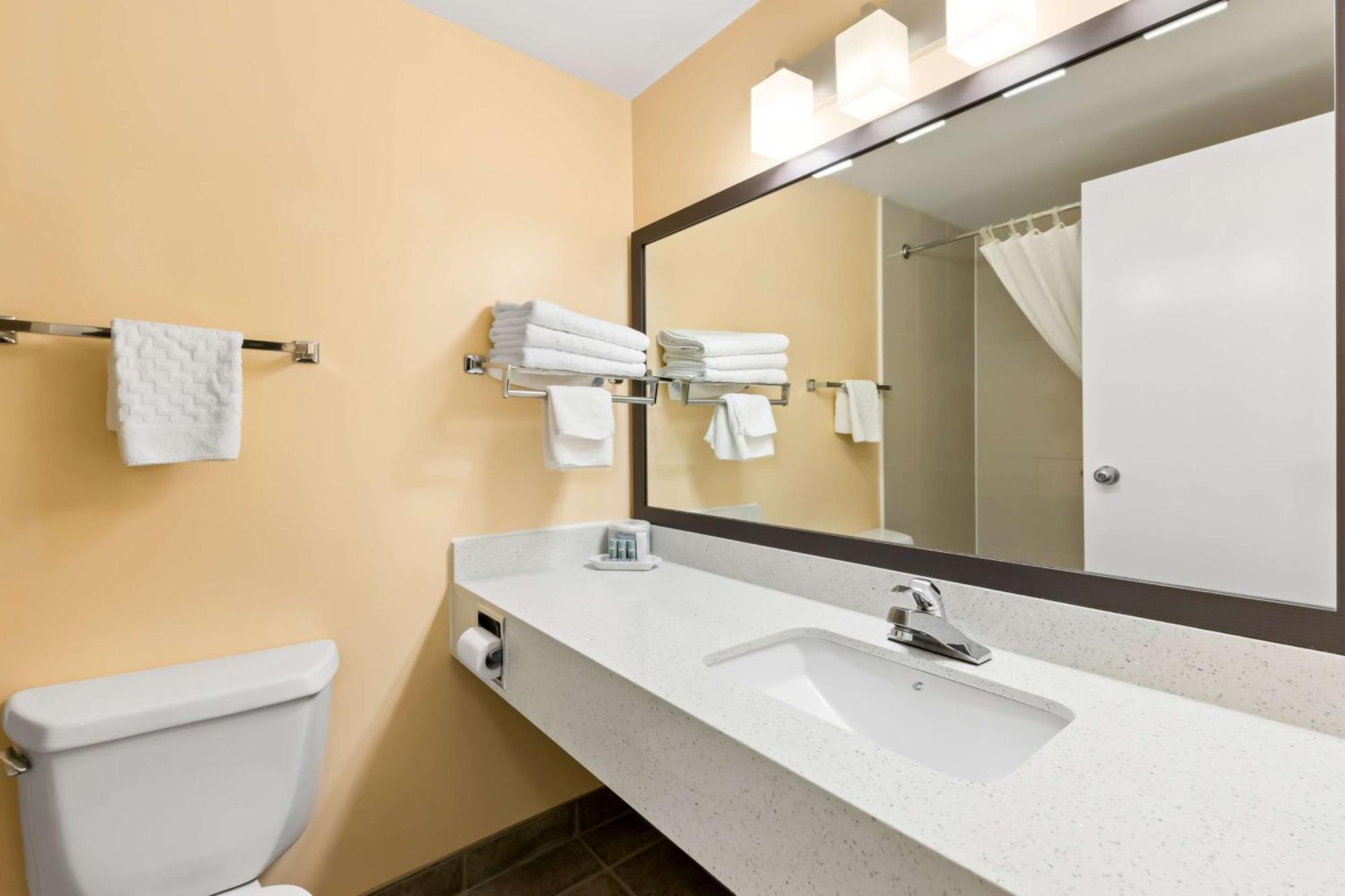Best Western Of Olds Exterior foto